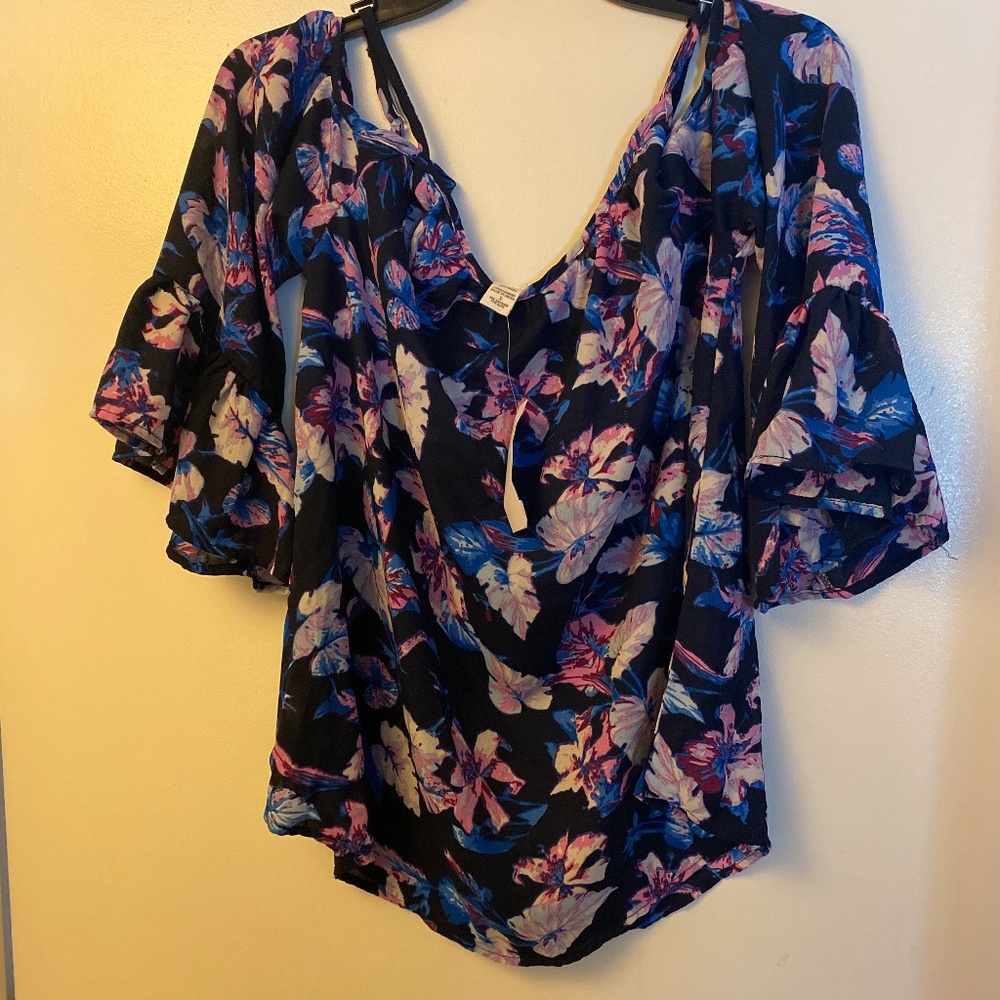 Seven Sisters Womens Top NWT Floral Spring